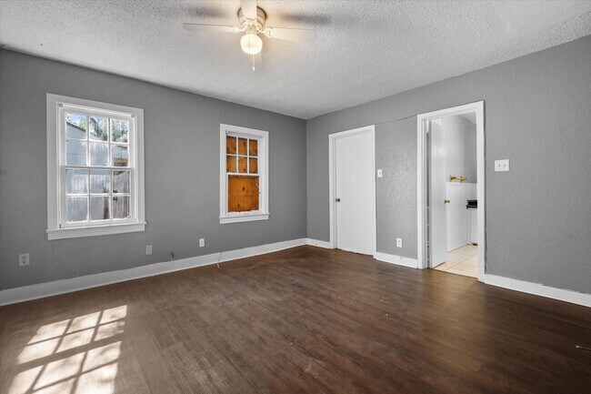 Building Photo - 2402 Avenue U