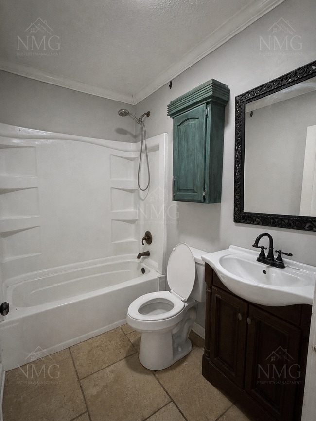 Building Photo - 310 Hartfield St