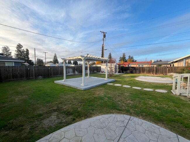 Building Photo - Cozy Home for rent in Tulare