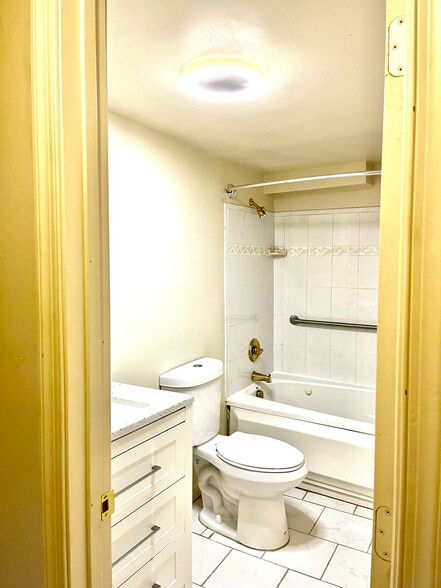 Building Photo - 33 Randolph Pl NW