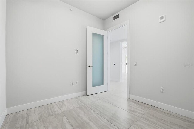 Building Photo - 301 1st St S