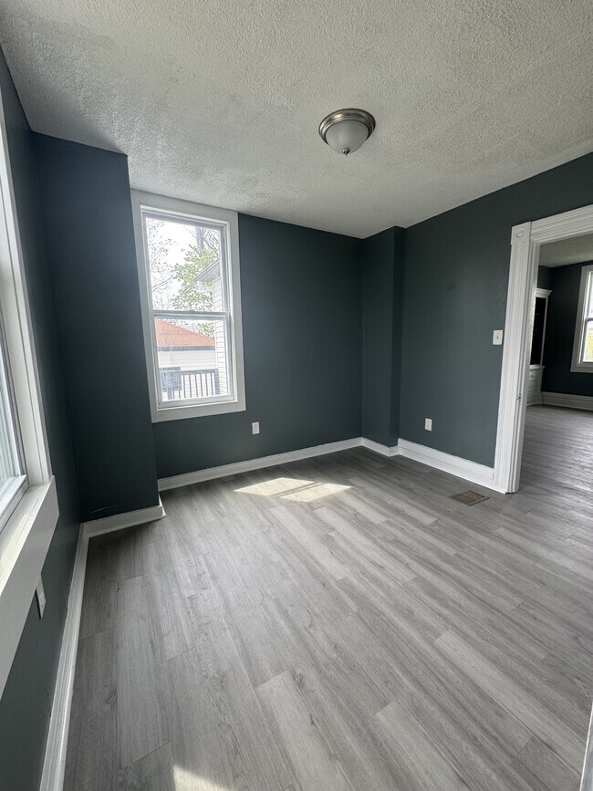 Building Photo - 3200 Brunot Ave