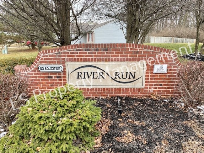 Building Photo - Stunning 3 Bedroom 2 Bath in SouthWest River Run Neighborhood!