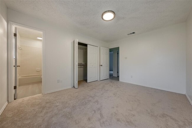 Building Photo - 1702 Ireland Dr