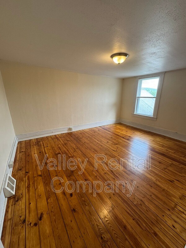 Building Photo - 46 Old Amherst Rd