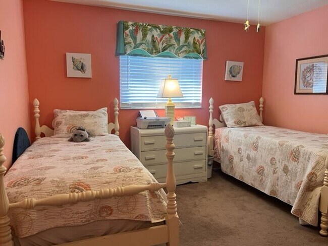 Building Photo - Bring your dog!  2 bedroom, 2 bath, Single family home in South Venice