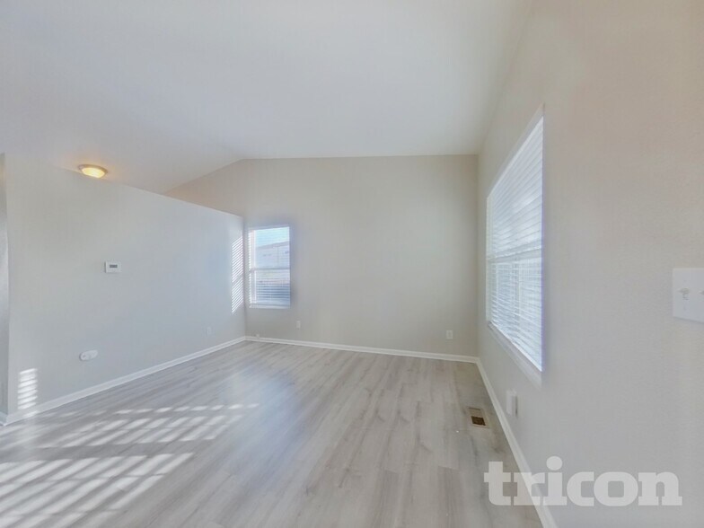 Building Photo - 19941 Montview Dr