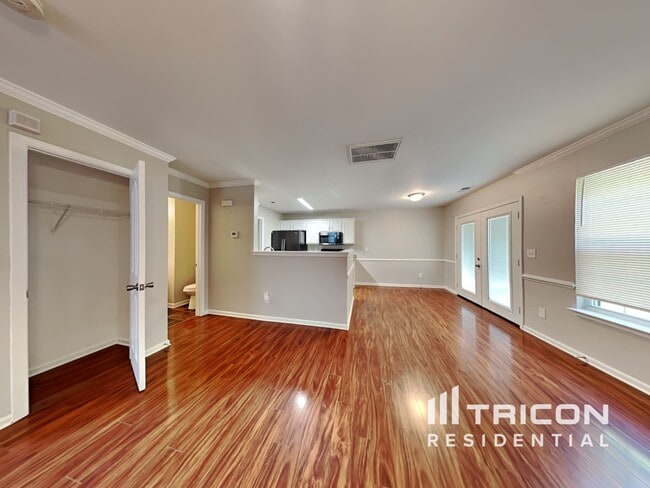 Building Photo - 6716 Commack Dr