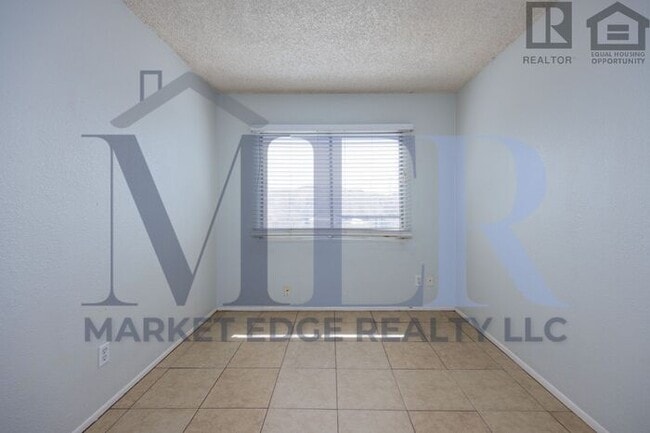 Building Photo - 3Bed/1Bath Home at 48th St/Broadway! $399 ...
