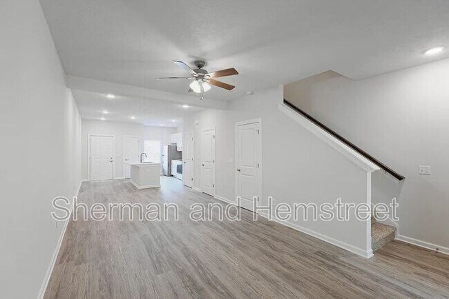 Building Photo - 7026 Hummingbird Dr