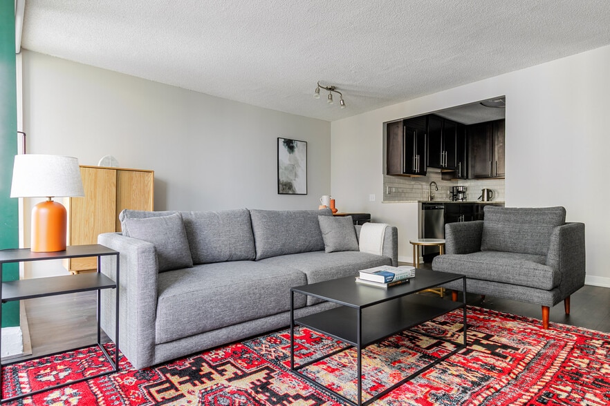 Building Photo - 77 W Huron St