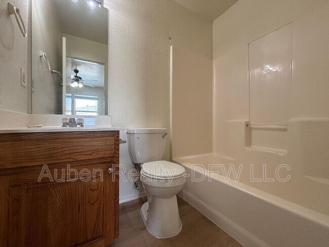 Building Photo - 300 S Magnolia St