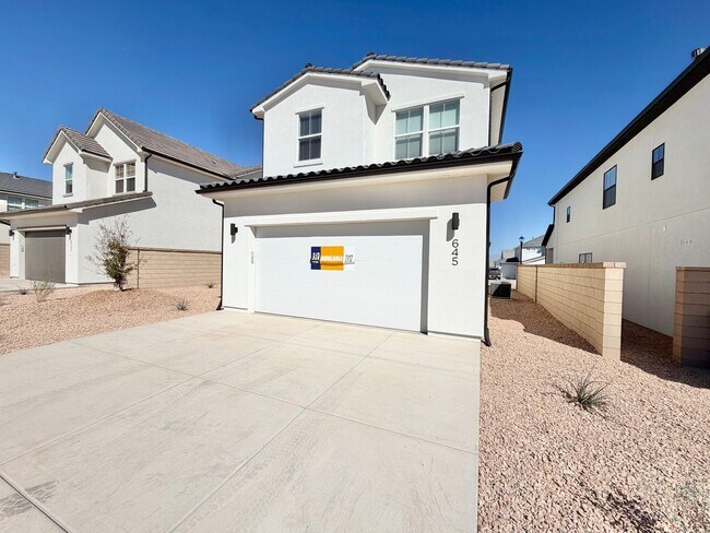 Building Photo - Desert Color 4 Bed Home!