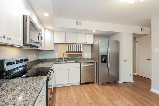 Building Photo - 2206 Brandenburg Way