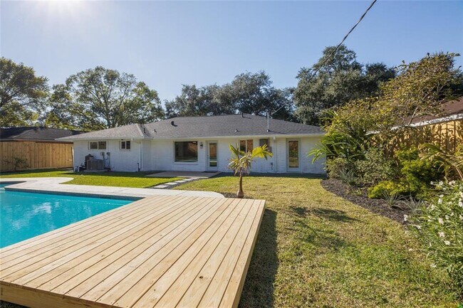 Building Photo - 10819 Oasis Dr