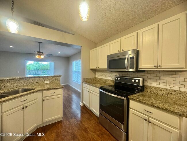 Building Photo - 4726 Four Lakes Dr