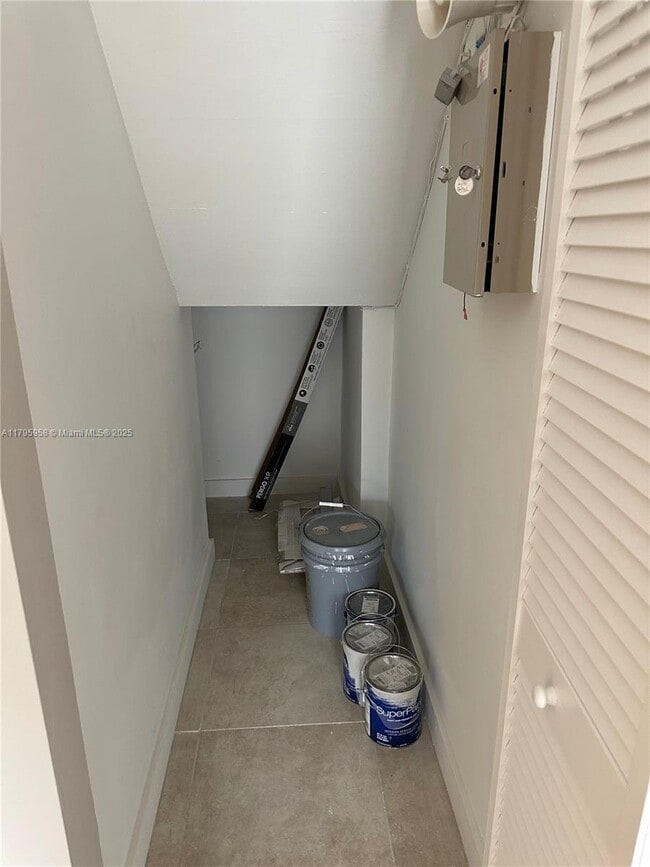 Building Photo - 9115 SW 123rd Ave Ct