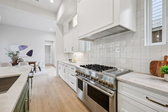 Building Photo - 3845 Van Ness Ln