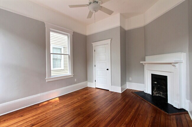 Bed 1 - 711 Barnard St