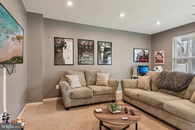 Building Photo - 1306 Hawk Hollow Dr