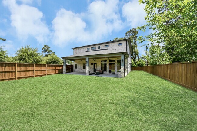 Building Photo - 739 Azaleadell Dr