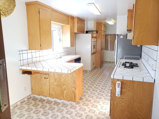 Building Photo - Charming Single Story 3 Bedroom 2 Bath Ava...