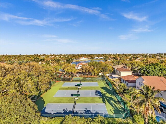 Building Photo - 4917 SW 32nd Way