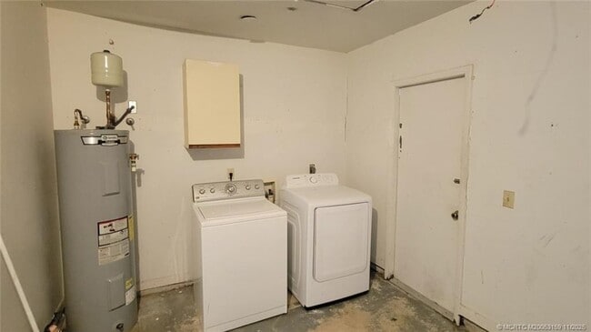 Building Photo - 3873 SW La Fleur St