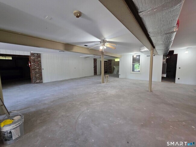 Building Photo - 7 Glenview Dr