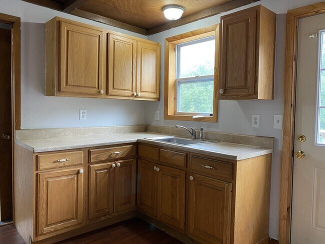 Building Photo - 333 Gardinier St