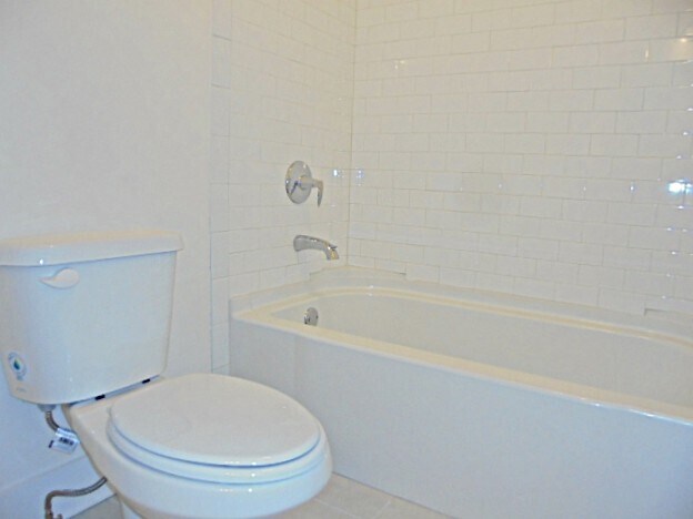 Building Photo - 1072 Adams Haven Bend