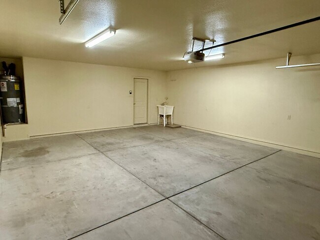 Building Photo - 4 bedroom view home in San Luis, AZ