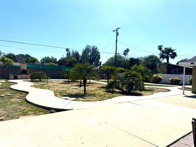 Building Photo - 1518 E Vine Ave