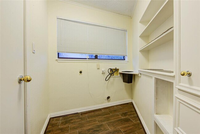 Building Photo - 10850 Kirktown Dr