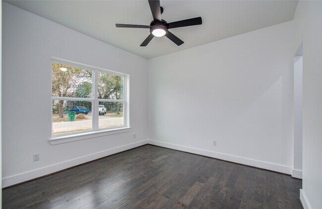 Building Photo - 5024 Winnetka St