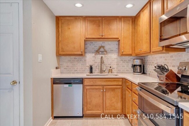 Building Photo - 3331 Stonehenge Square