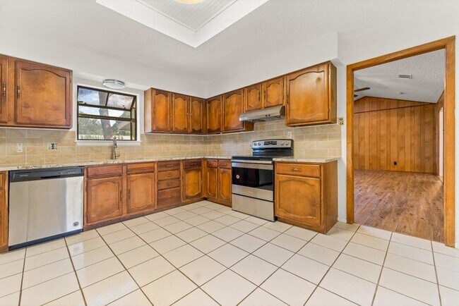 Building Photo - 1376 Poppy Ln