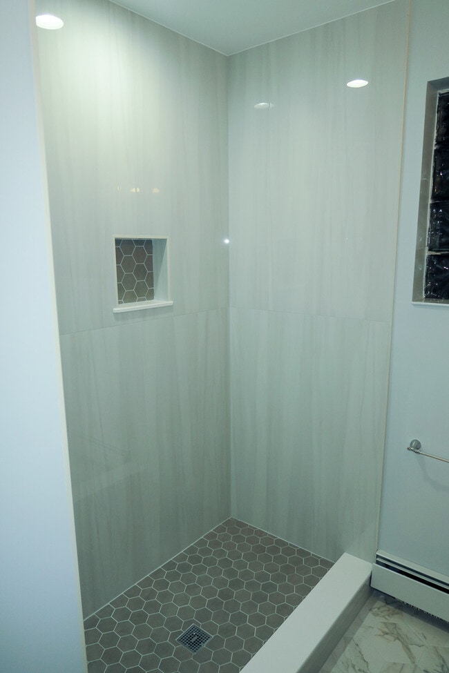 Building Photo - 6048 N Elston Ave