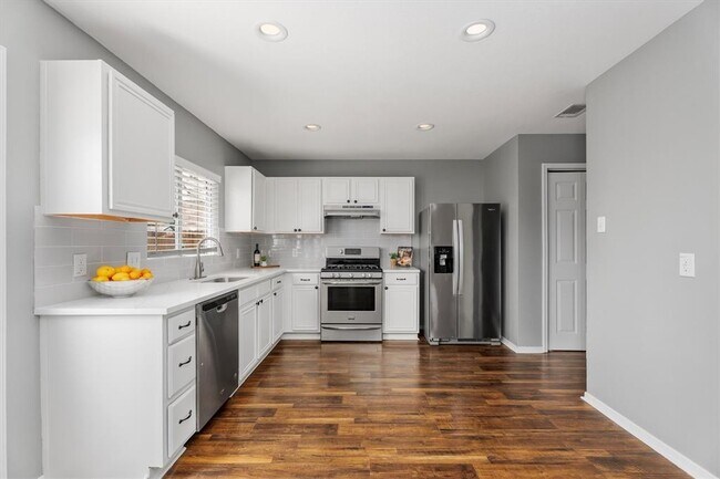 Building Photo - 7322 Foxbrook Dr