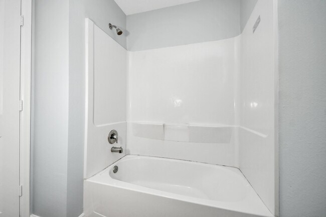 Building Photo - 9014 Estes Lks Dr