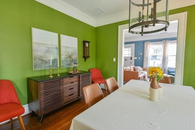 Building Photo - 2076 Ridgedale Rd NE