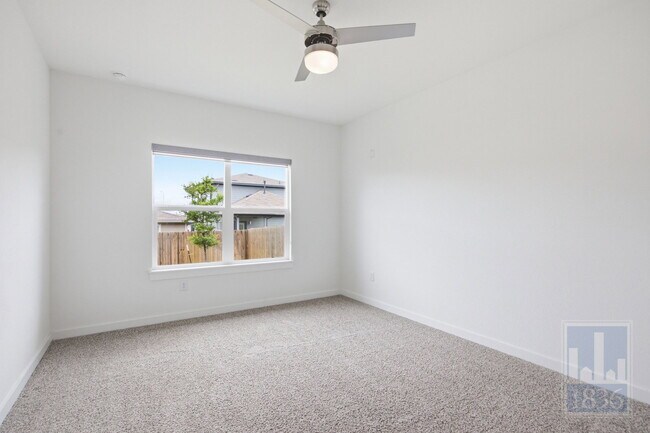 Building Photo - 10925 Tildon Ave