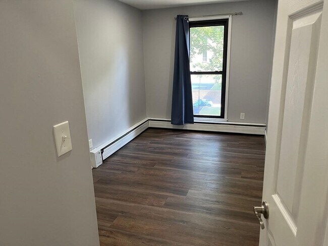 Building Photo - 38 Juniper St