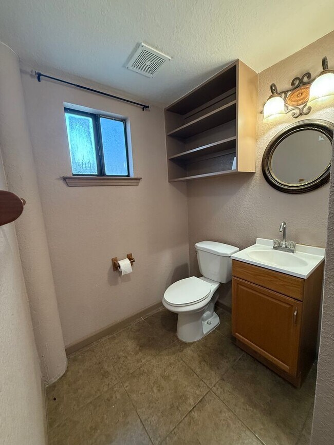 Building Photo - NEW ON MARKET (PRICE DROP!)