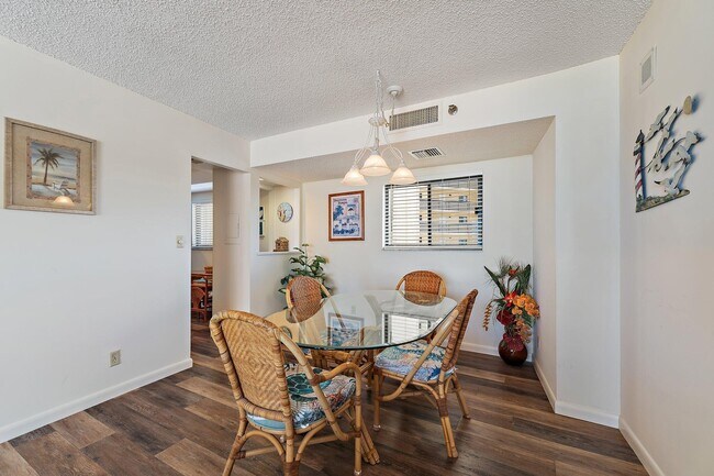 Building Photo - 300 Ocean Trail Way