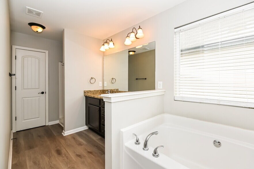 Building Photo - 214 Bethany Manor Ct