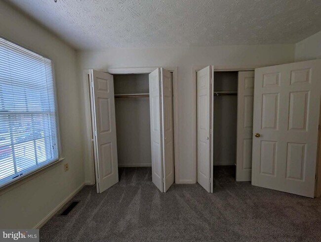 Building Photo - 414 Surrey Club Ln
