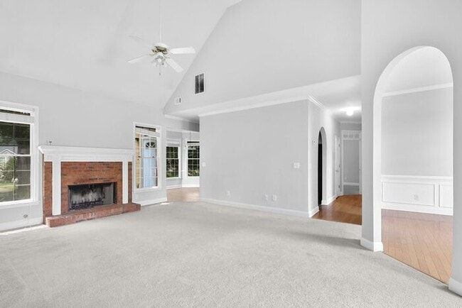 Building Photo - 510 MacLand Dr