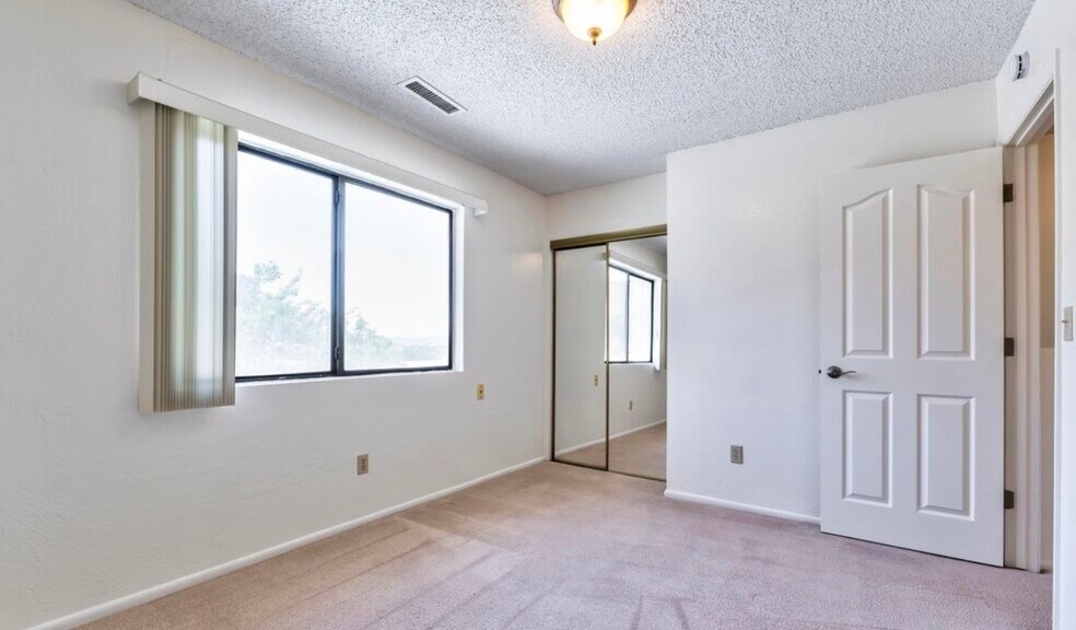 Building Photo - 1246 N Barzona Ave