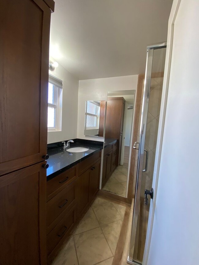 Building Photo - COMPLETELY REMODELED 2 BEDROOM/2 BATHROOM ...